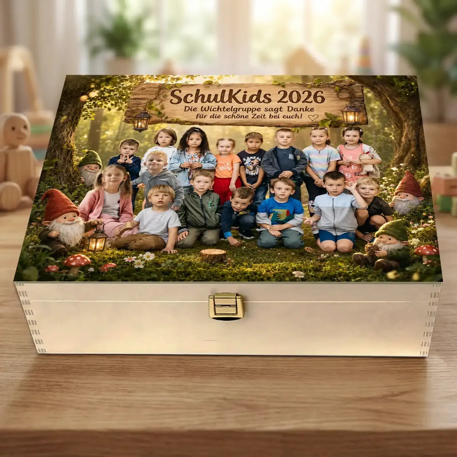 Dankeschön an die Erzieherinnen und Erzieher von den Kindern und Eltern der Kitagruppe. Personalisiert mit Fotos und passend zum Thema des Gruppennamens. Bezauberndes und persönliches Abschiedsgeschenk mit großem Erinnerungswert.