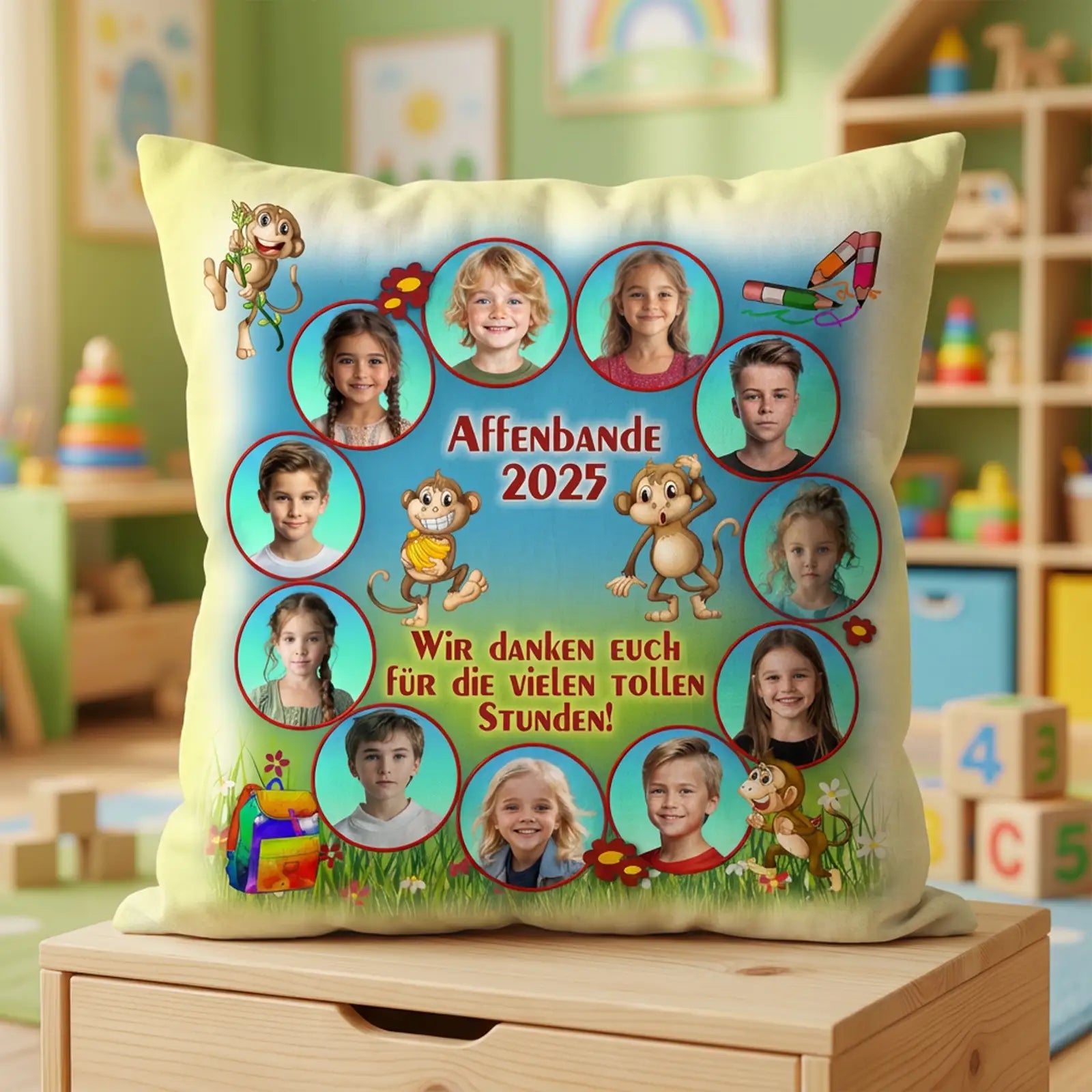 Geschenk für Erzieherinnen: Fotokissen mit Gruppenfotos der Kinder zum Abschied vom Kindergarten, Affenband 2025.