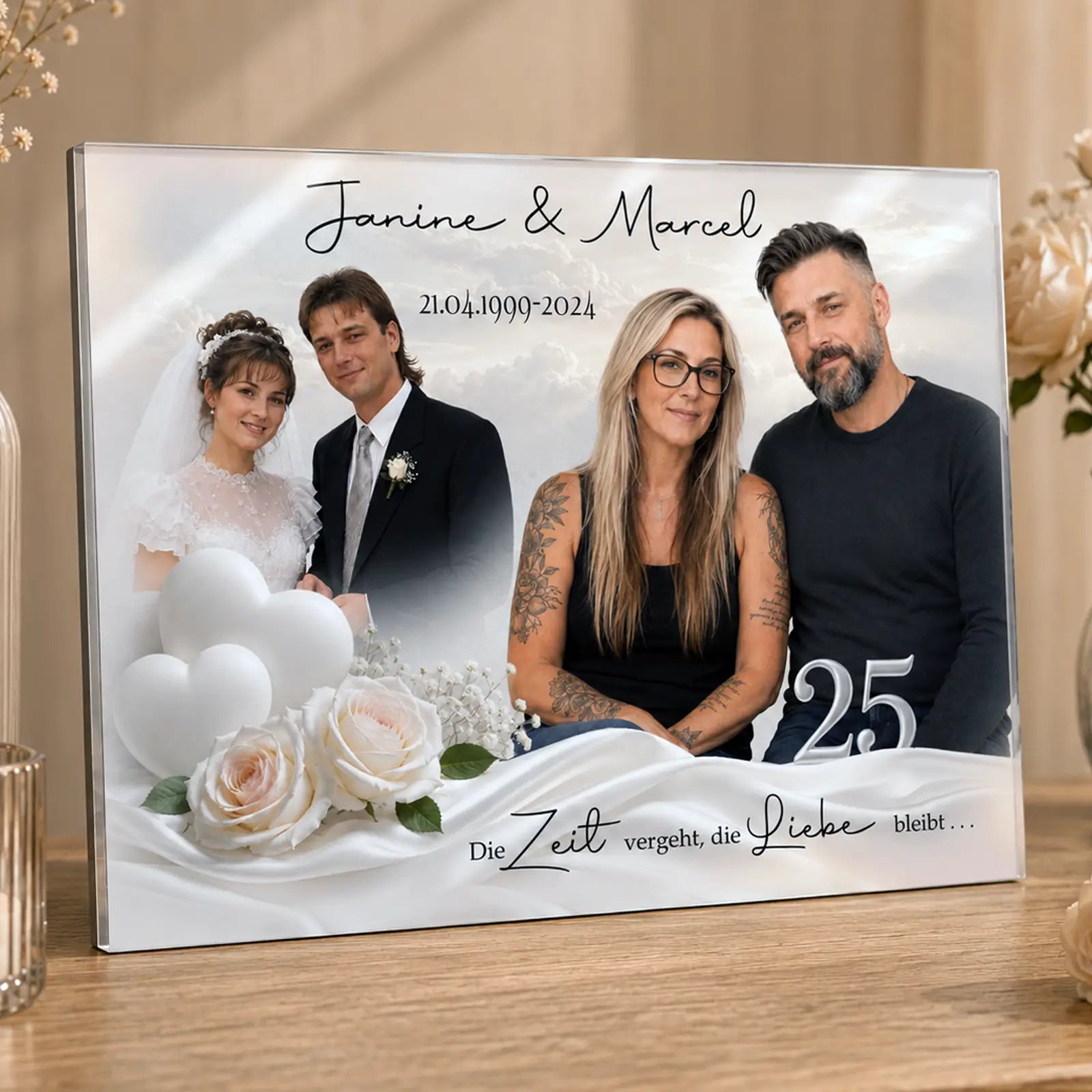 Geschenk zum 25. Hochzeitstag. Personalisiertes Bild in Acrylglas mit Fotos und Texten zur Silbernen Hochzeit. Romantisches Design mit Rosen und Herzen.