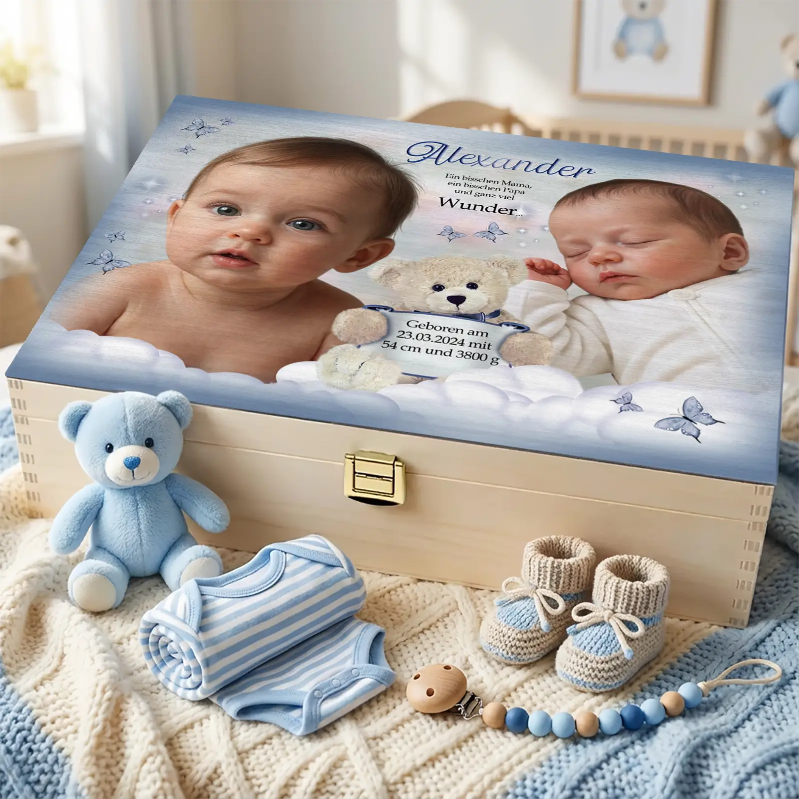 Personalisiertes Geschenk zur Taufe – eine hochwertige Holzbox mit Foto des Kindes, Namen und Datum als liebevolle Erinnerung. Ideales Taufgeschenk 
