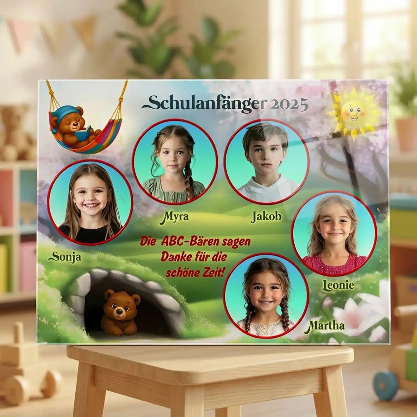 Abschiedsgeschenk Kindergarten: Acrylglasbild mit einzelnen Fotos der Kinder und Namen im liebevollen Bären-Motiv