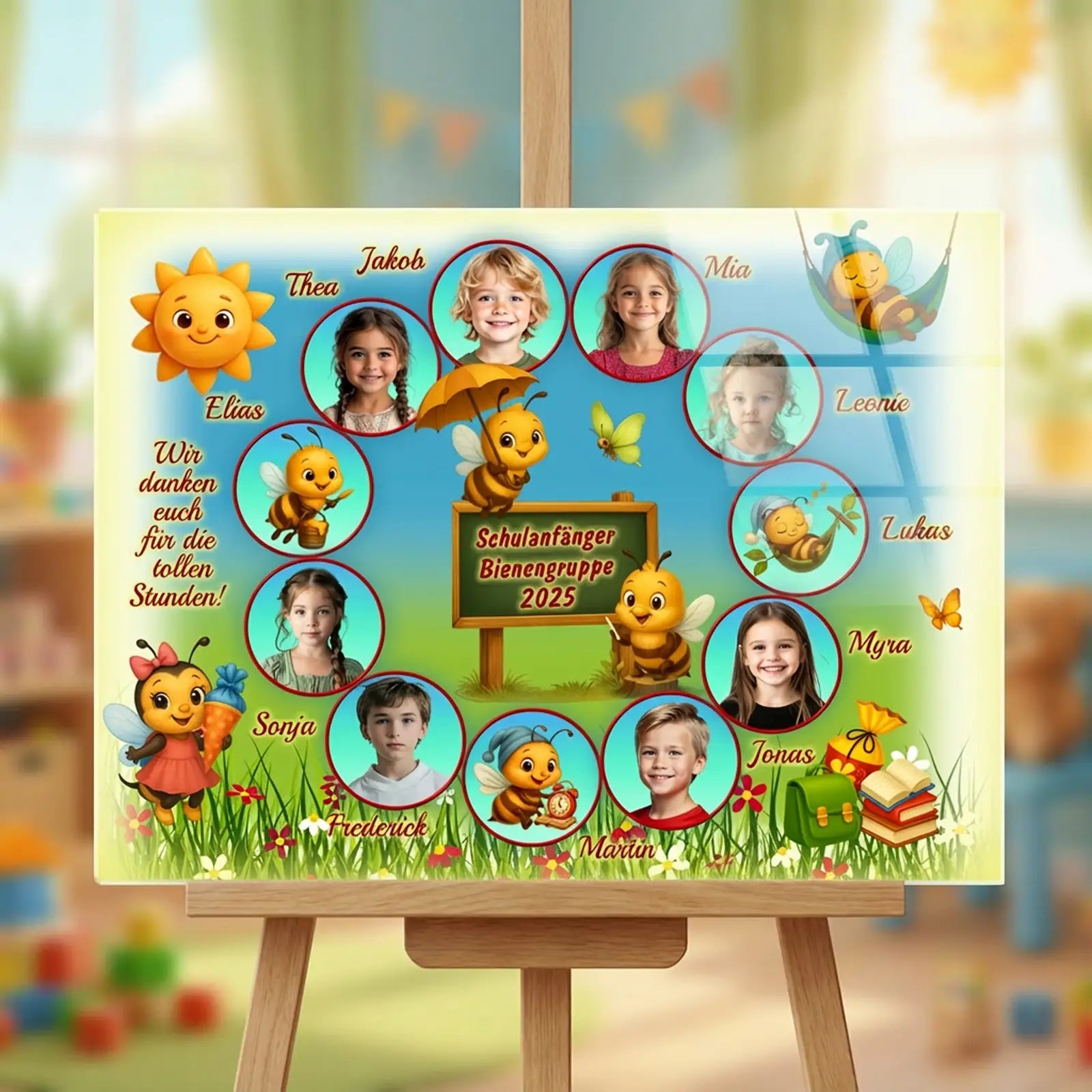 Ein personalisiertes Acrylglasbild mit einzelnen Kinderfotos und Namen, als Geschenk zum Abschied vom Kindergarten für Erzieher und Erzieherinnen - passend kreiert für die Bienengruppe