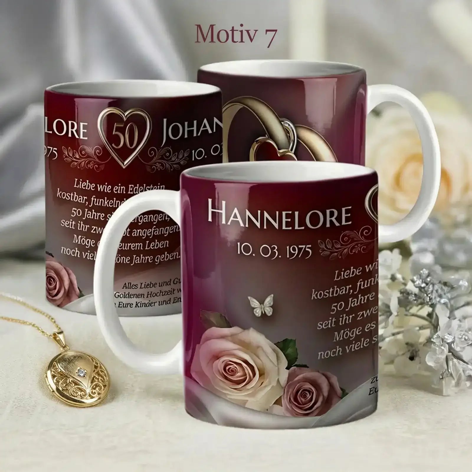 Ein personalisiertes Geschenk zur goldenen Hochzeit als Tasse mit liebevollem Motiv zum 50. Hochzeitstag.