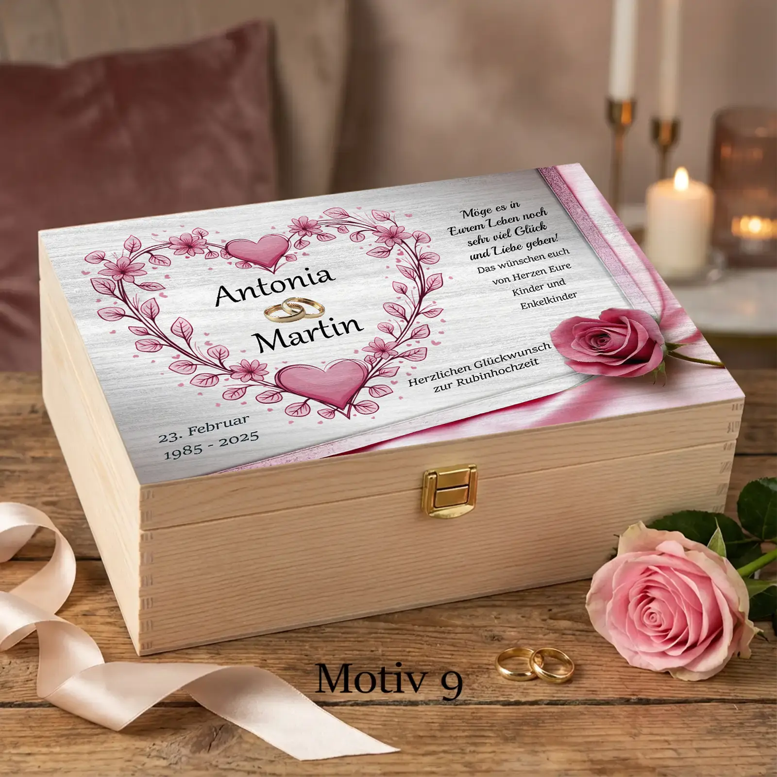 Eine besondere Holzbox als personalisiertes Geschenk zur Rubinhochzeit, passend zum 40. Hochzeitstag mit einzigartigem Design.