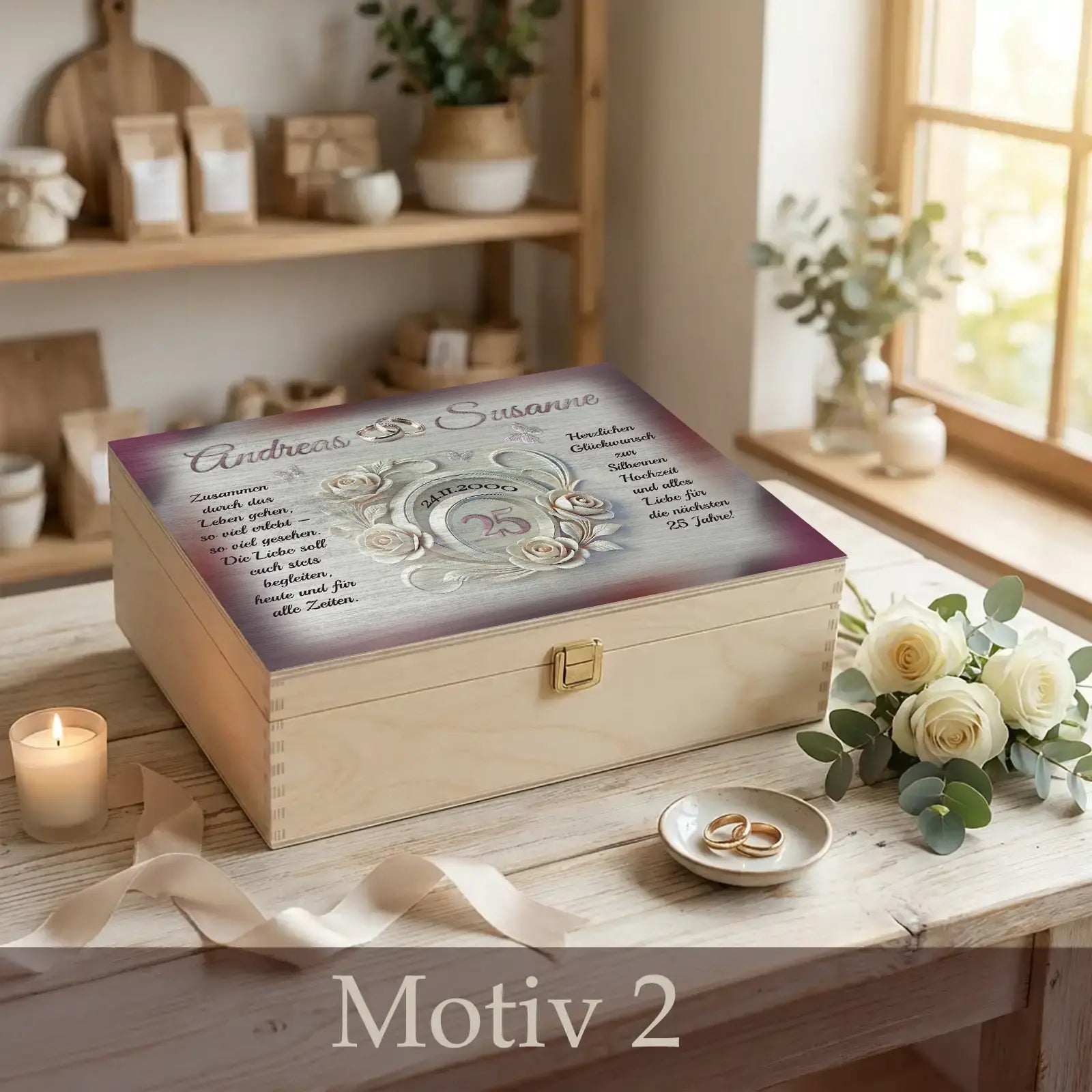 Personalisiertes Geschenk zur silbernen Hochzeit – eine exklusive Holzbox zum 25. Hochzeitstag mit liebevollem Motiv.