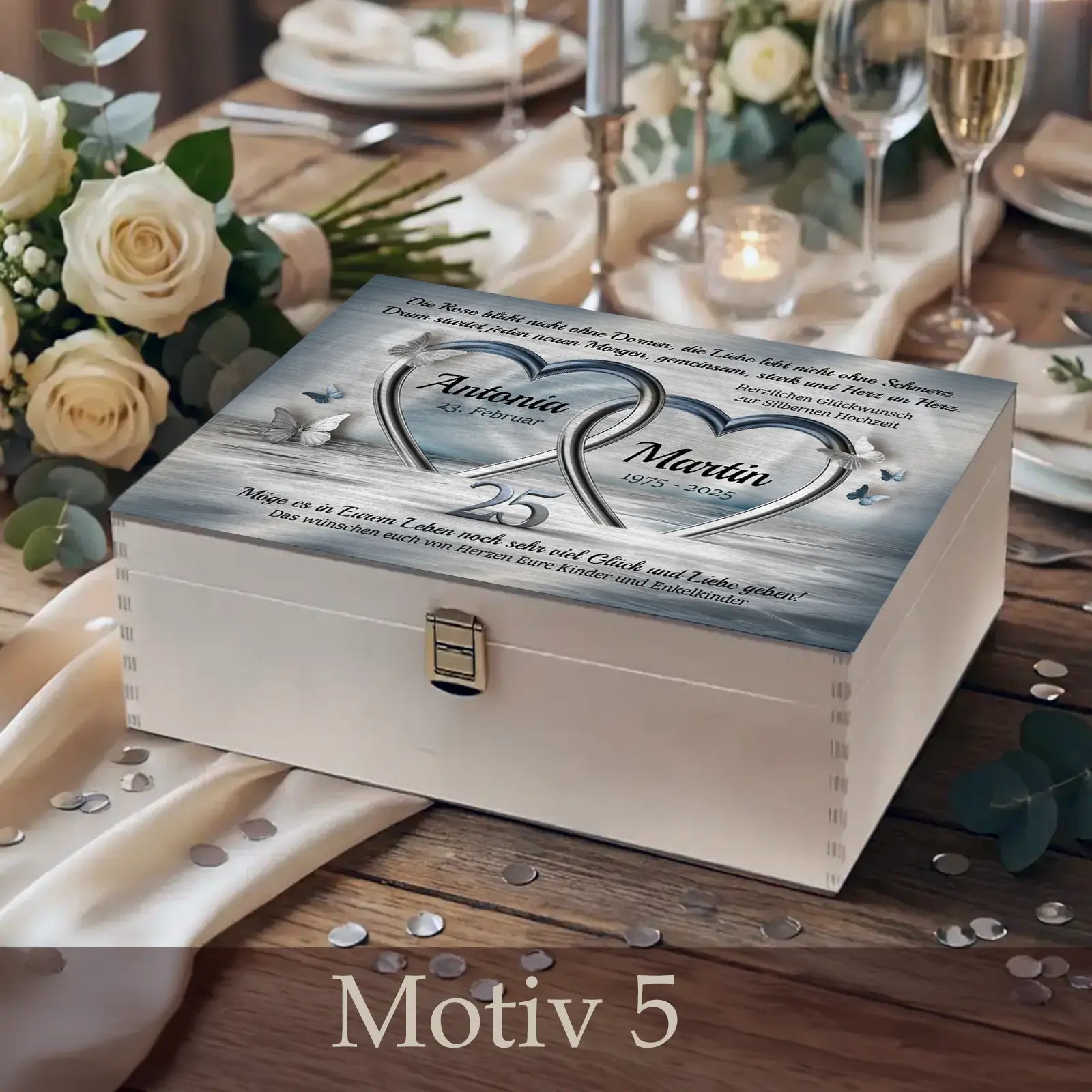 Eine elegante Holzbox mit Motiv als personalisiertes Geschenk zur silbernen Hochzeit für den besonderen 25. Hochzeitstag.