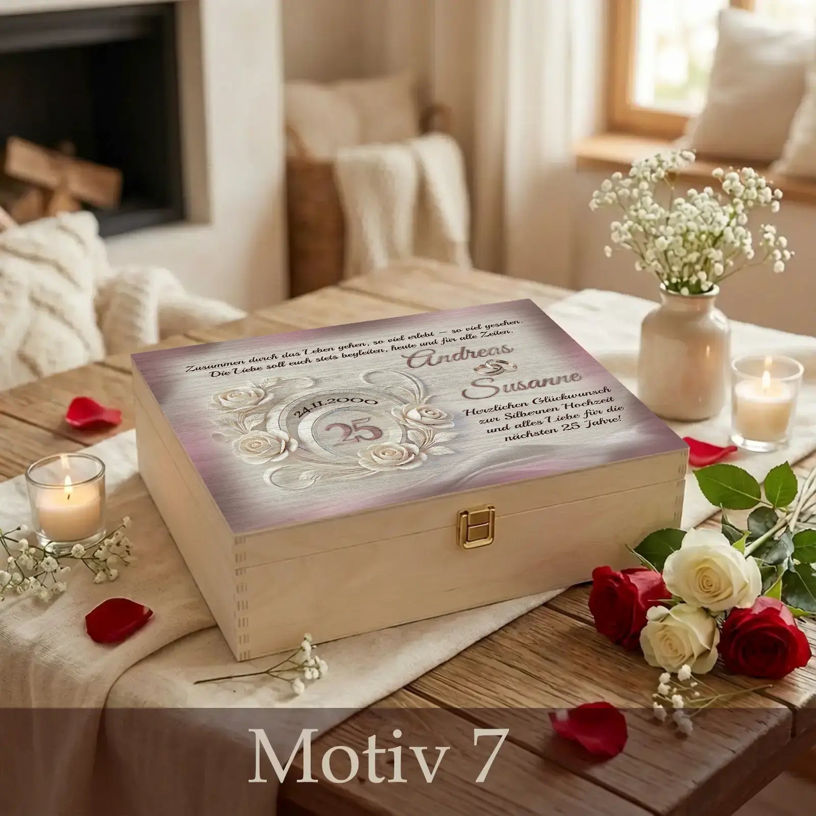 Eine individuell gestaltete Holzbox als personalisiertes Geschenk zur silbernen Hochzeit für den 25. Hochzeitstag mit stilvollem Motiv.