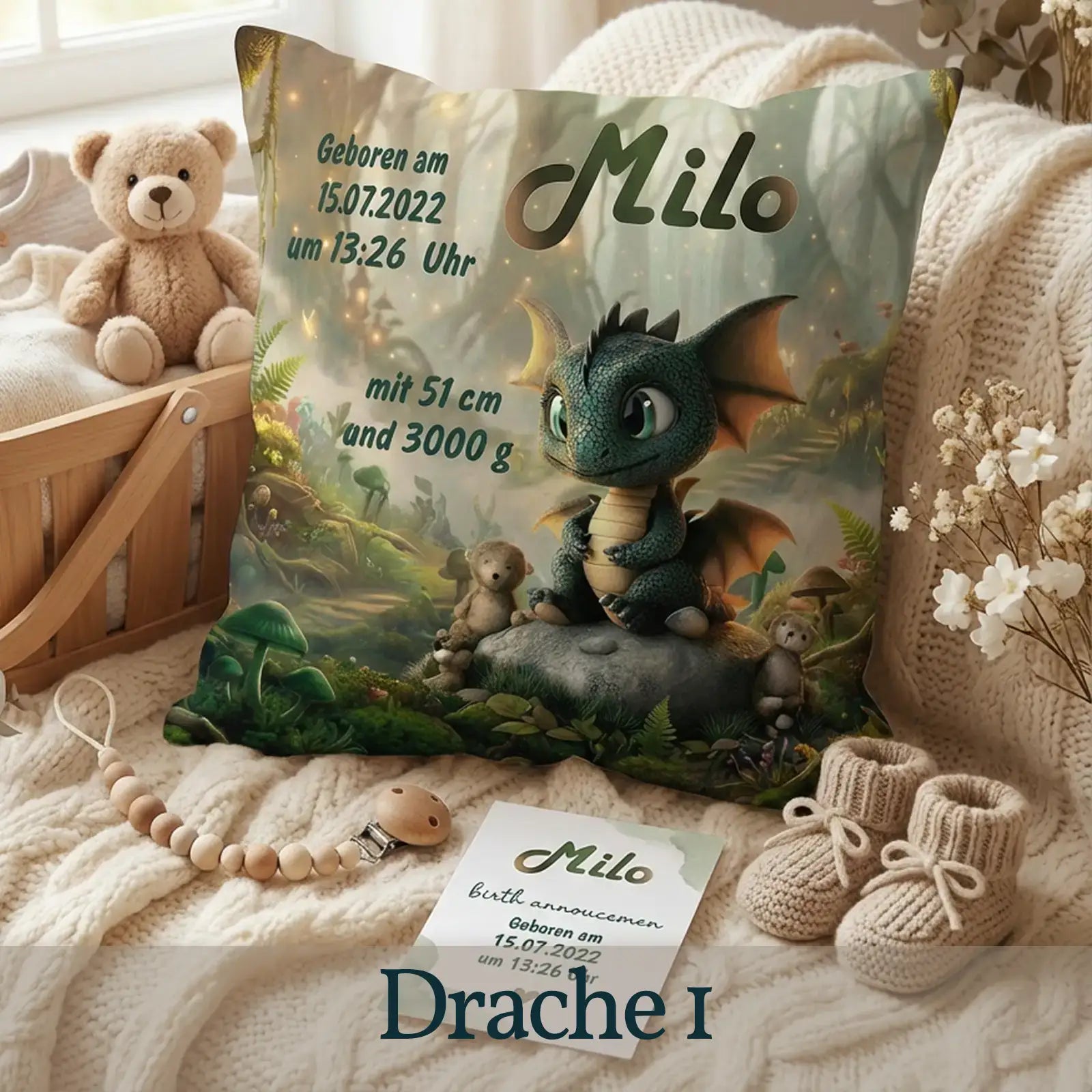 Personalisiertes Geschenk zur Taufe. Kissen mit Drachen-Motiv, Name des Babys, Spruch und Geburtsdaten individuell gestaltet.