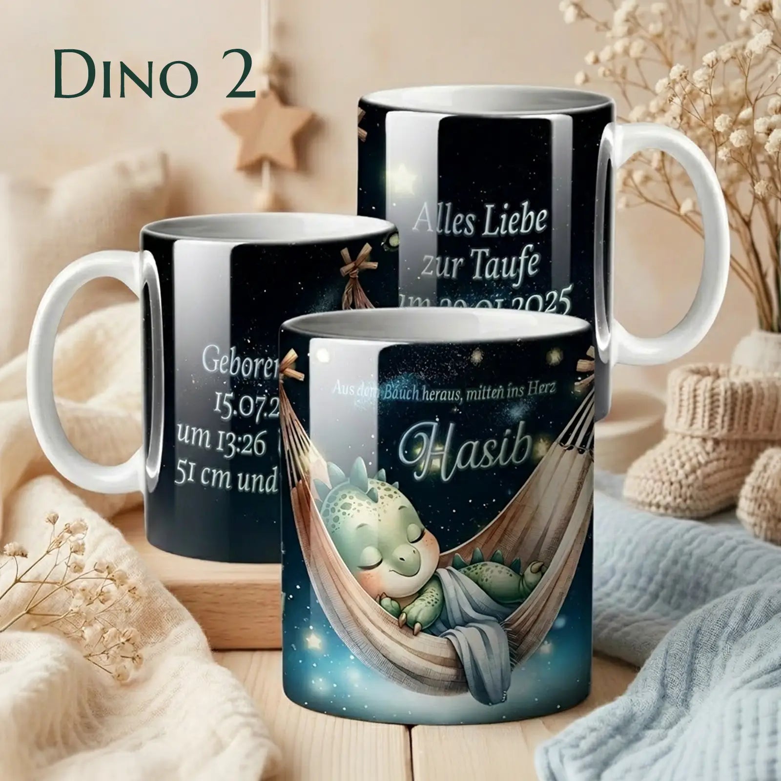 Individuelle personalisierte Tasse als Geschenk zur Taufe oder Geburt – kreatives Taufgeschenk mit Namen und Datum im Dino-Design