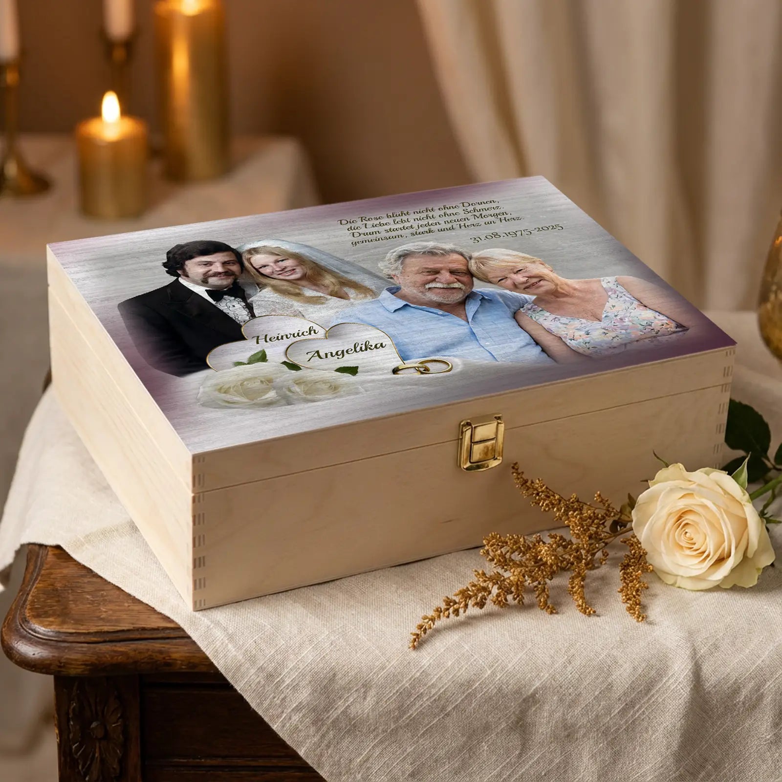 Personalisierte Holzbox als Geschenk zur Goldenen Hochzeit mit Fotocollage eines Ehepaares, Hochzeitsfoto von früher und aktuellem Porträt mit den Namen Heinrich und Angelika