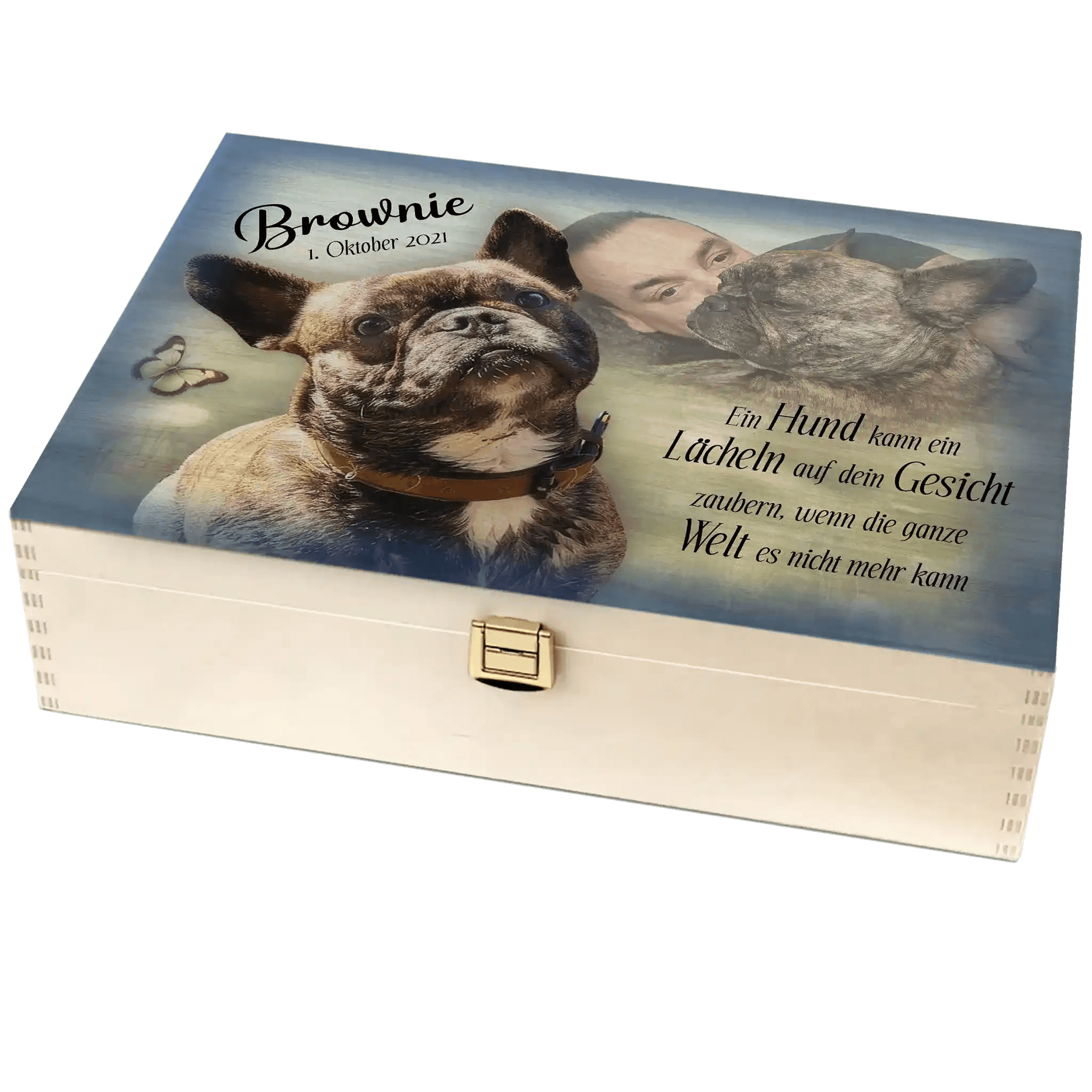 Holzbox mit französischer Bulldogge namens Brownie. Im Hintergrund kuschelnd mit Herrchen. Name und Zitat