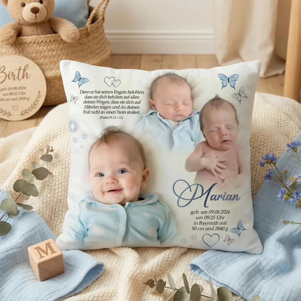 Text: Personalisiertes Babykissen mit drei Fotos eines Jungen, Name „Marian“, Geburtsdaten und Bibelvers, verziert mit Schmetterlingen – liebevolles Geschenk zur Geburt.
