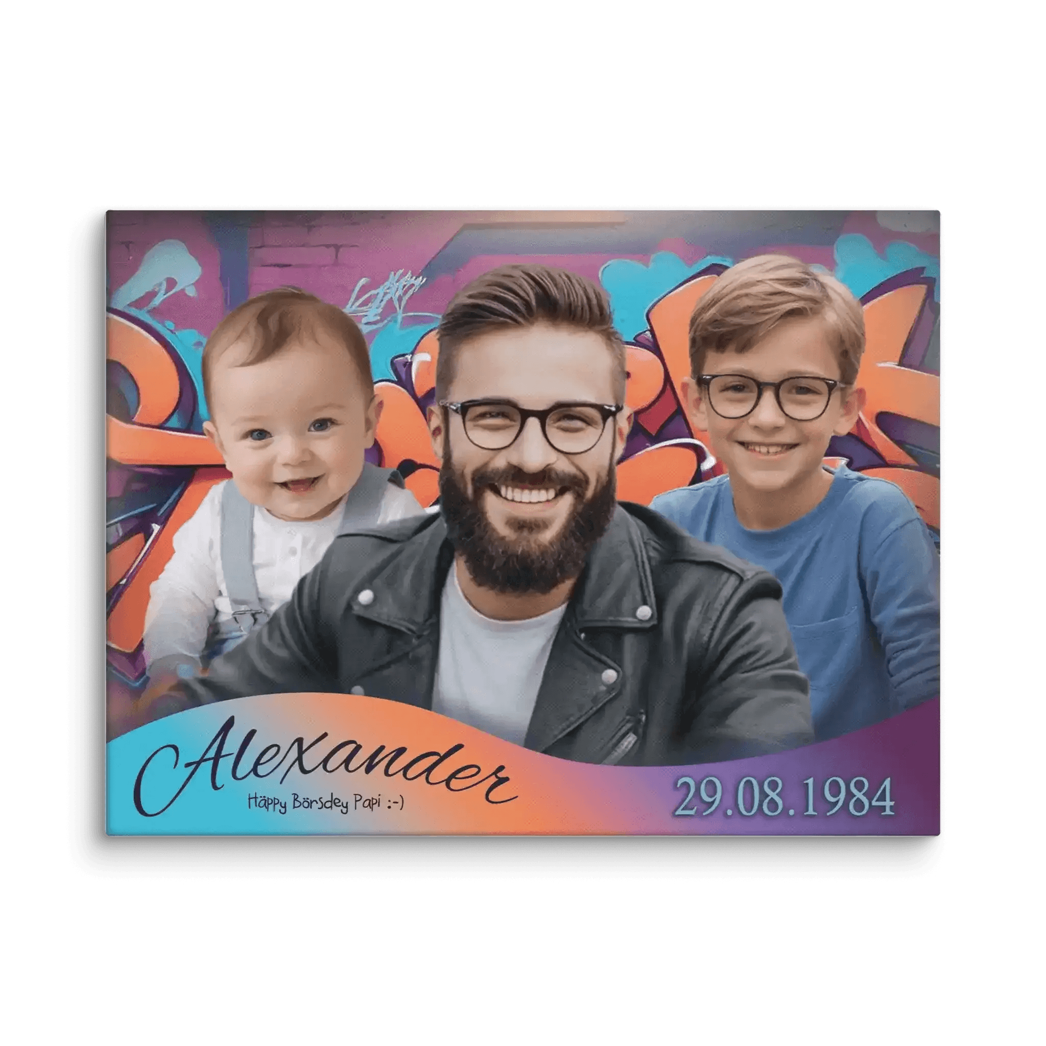 Personalisierte Leinwand zum Vatertag, zeigt einen jungen Vater mit seinen zwei Söhnen in liebevollen Momenten, als besondere Hommage an die Vaterrolle.