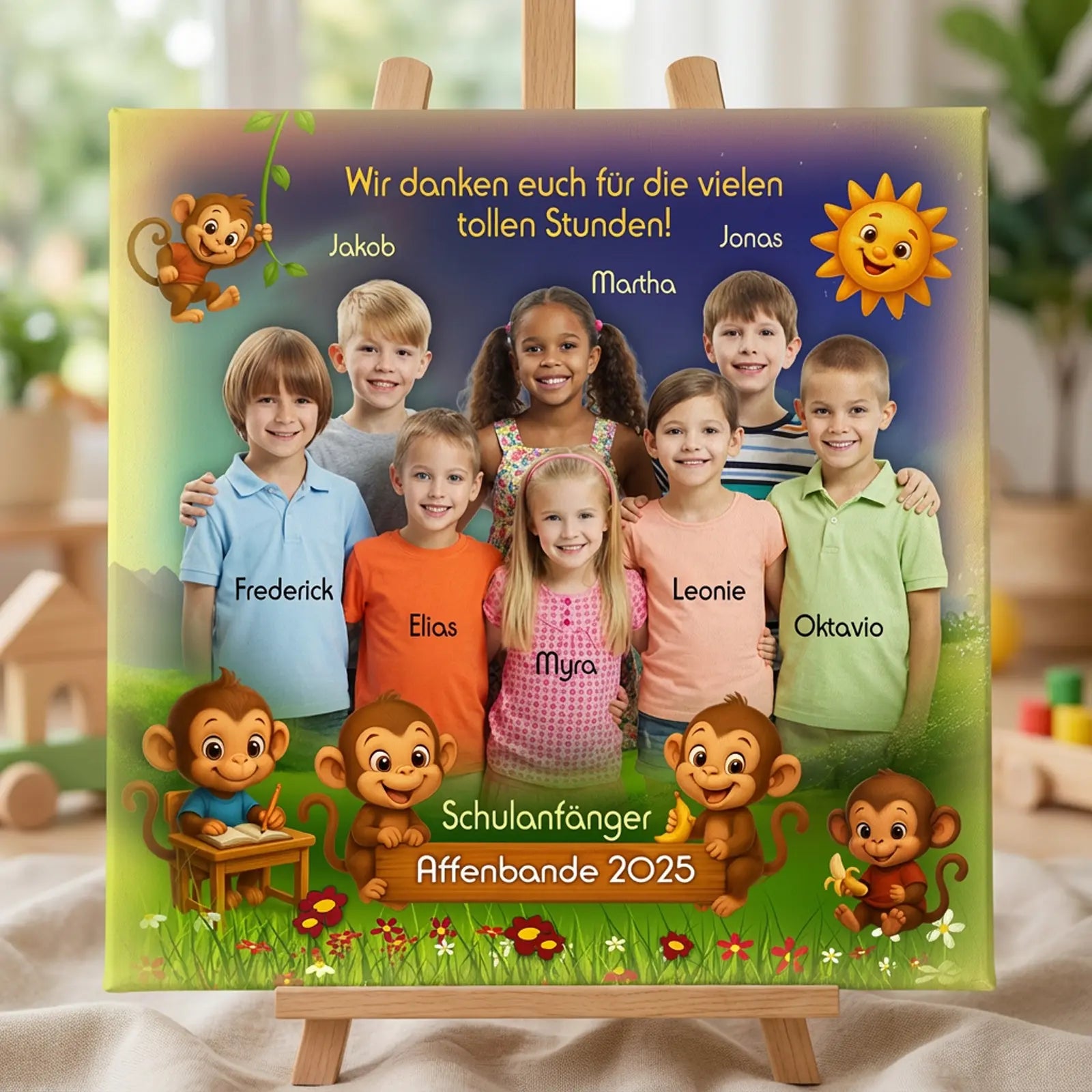 Quadratische Leinwand mit Kindergruppenfoto, Affenbande-Motiv, grüner Hintergrund, Sonne und Affen, Text „Schulanfänger Affenbande 2025“