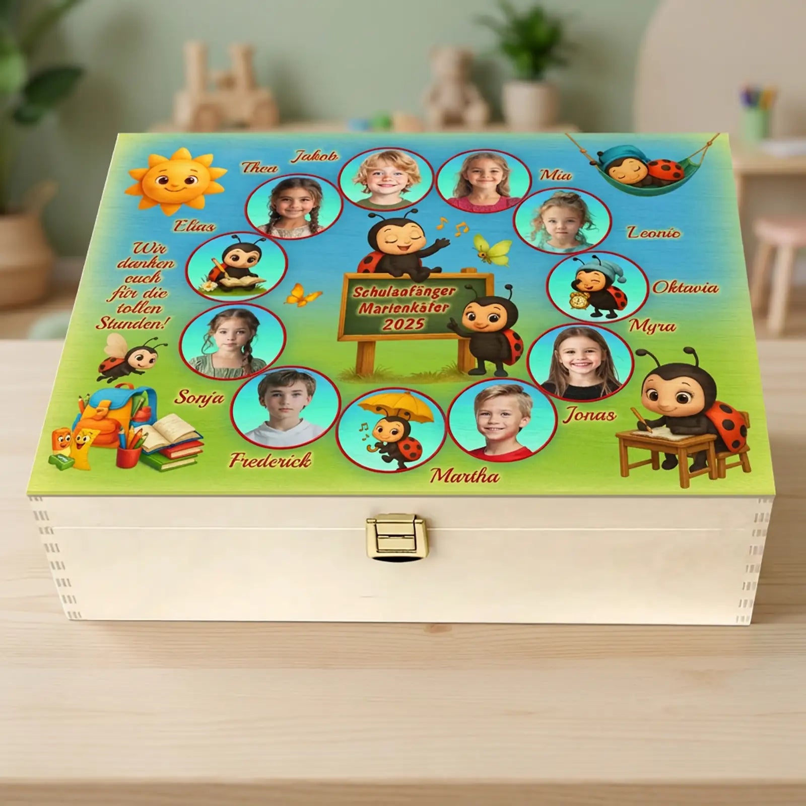 Personalisierte Fotogeschenk-Holzbox für Kindergarten-Abschied mit Kinderfotos und Marienkäfer-Design