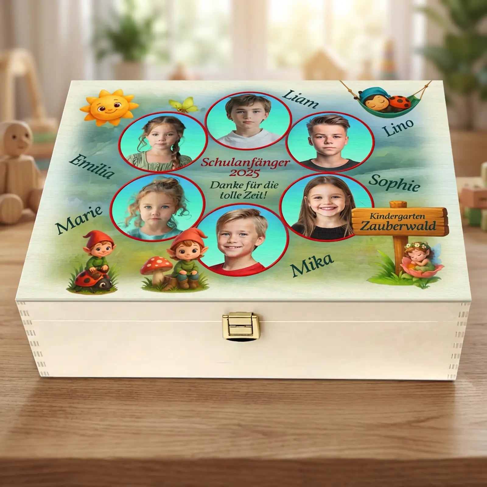 Personalisierte Fotogeschenk-Holzbox mit Kindergarten Abschiedsmotiv, Fotos und Namen, Zauberwald Design