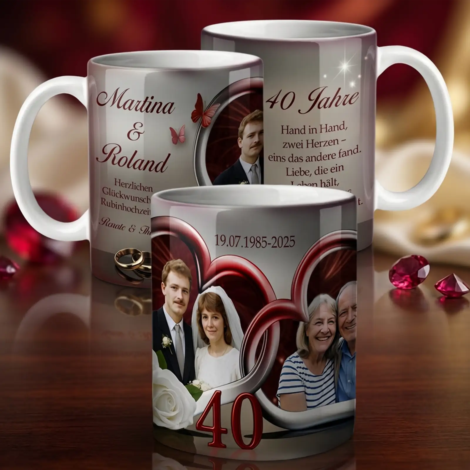 Personalisierte Tasse mit Foto zur Rubinhochzeit mit Paarporträts aus verschiedenen Lebensphasen und floraler Gestaltung Herzen