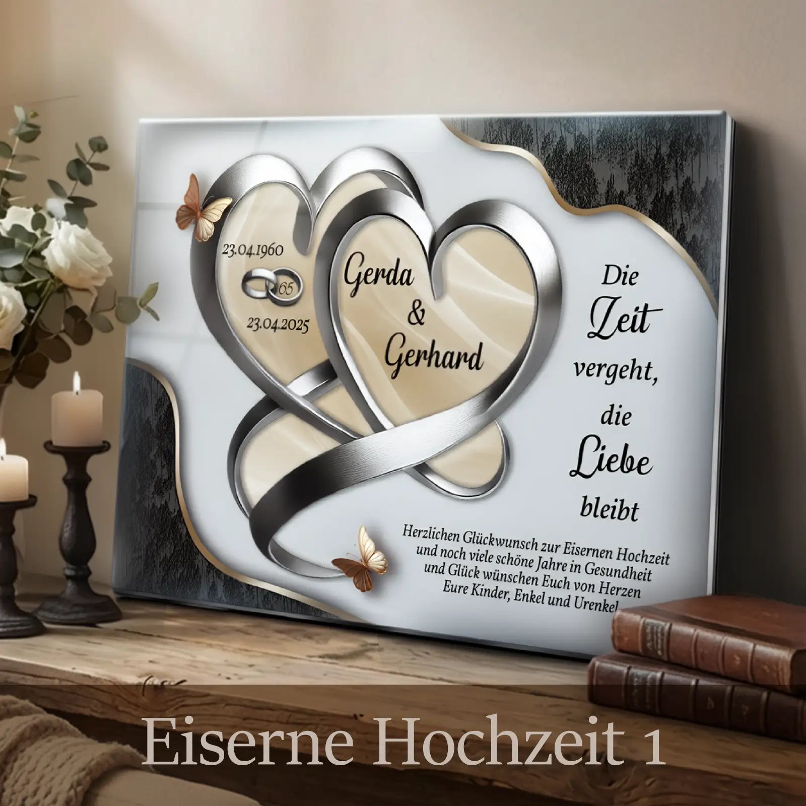 Personalisierbares Acrylglasbild zur Eisernen Hochzeit mit ineinander verschlungenen Metallherzen, Namen, Datum und Gravur in silberner Optik.