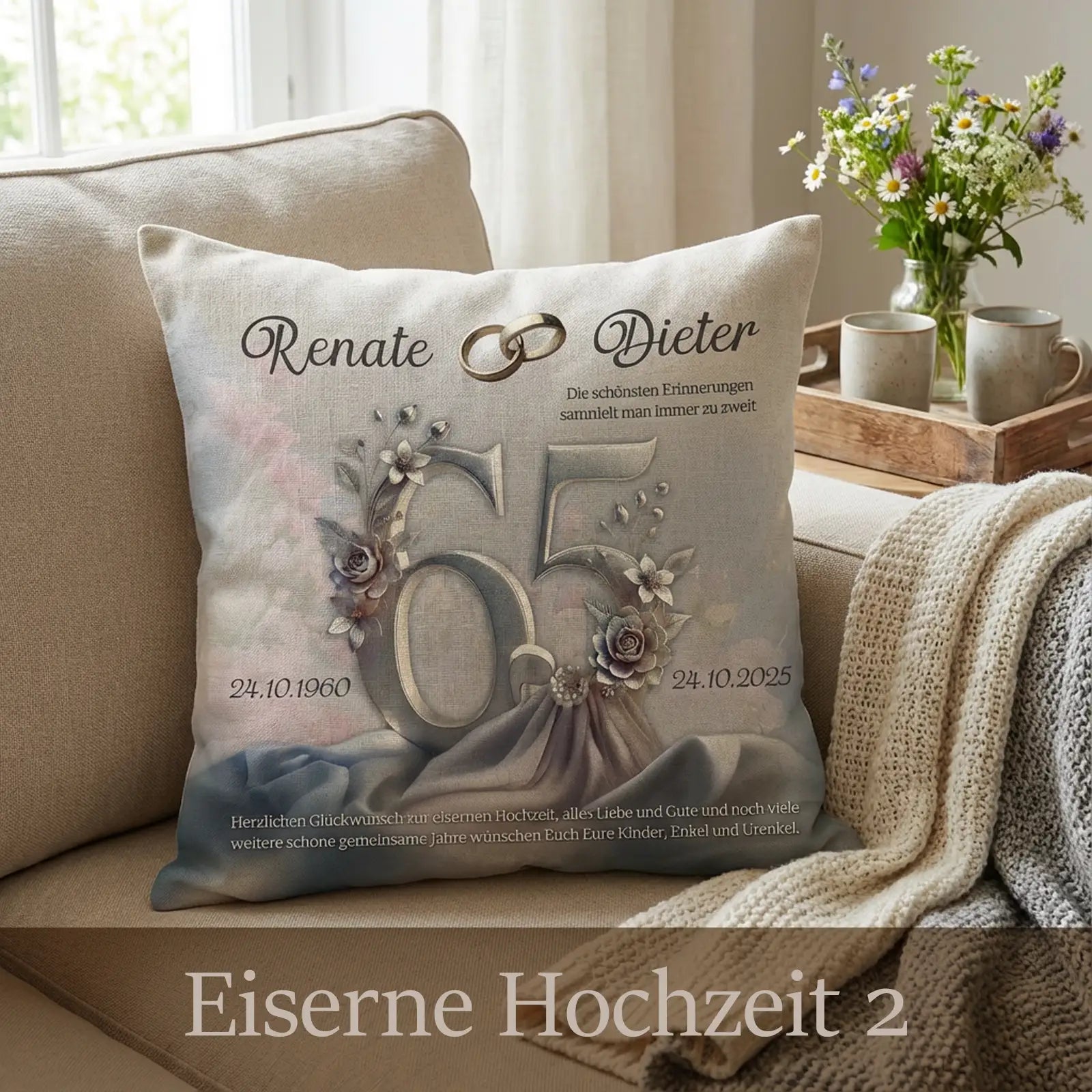 Kissen zur Eisernen Hochzeit mit personalisiertem Namen Renate und Dieter, Zahl 65, Ringen, Blumenmotiv und Datum als liebevolles Jubiläumsgeschenk