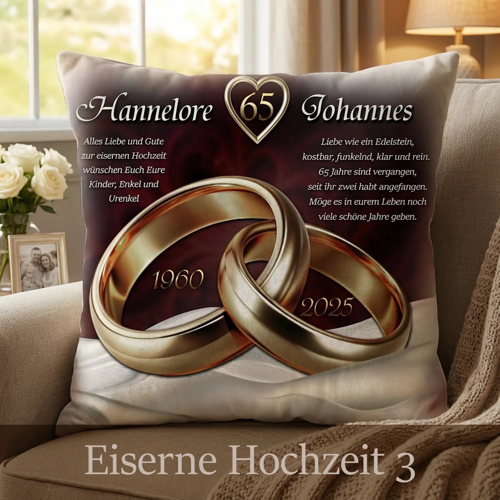 Kissen zur Eisernen Hochzeit mit goldenen Ringen, Herzmotiv, personalisierten Namen Hannelore und Johannes, Zahl 65 sowie Jahreszahlen 1960–2025 als edles Jubiläumsgeschenk
