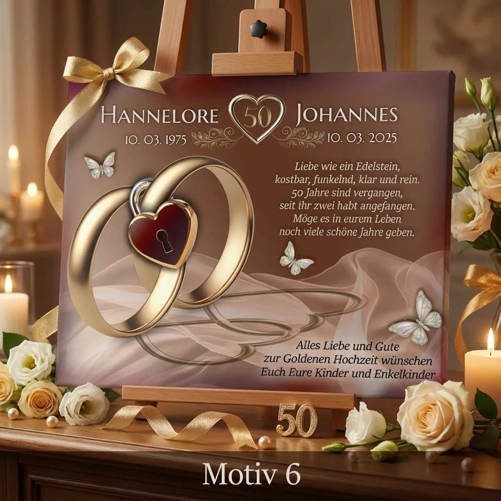 Leinwand zur Goldenen Hochzeit mit Namen, Datum und goldenen Ringen auf warmem braunen Hintergrund