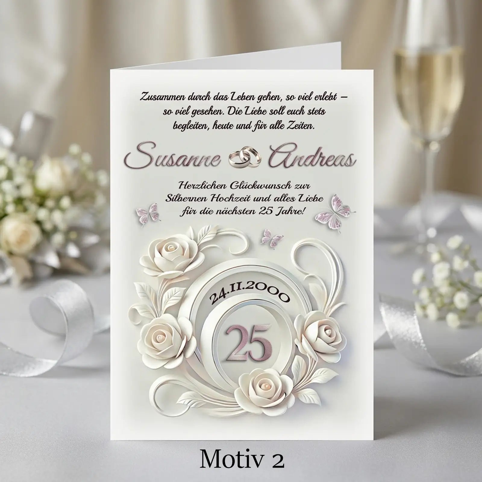 Personalisierte Glückwunschkarte zur Silberhochzeit mit Namen, Datum und Zahl 25, elegantes florales Design in Weiß-Silber mit Rosen, Ringen und Schmetterlingen, stilvolle Jubiläumskarte zum 25. Hochzeitstag