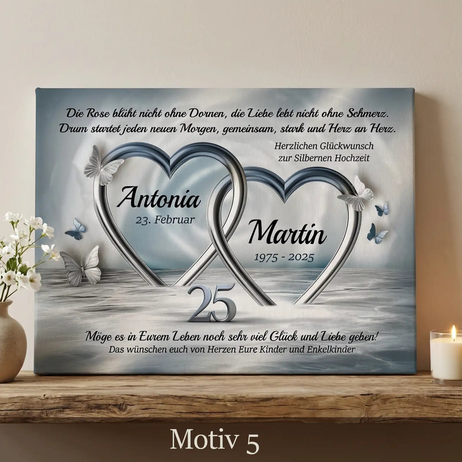 Silberhochzeit Leinwand mit zwei silbernen Herzen, Schmetterlingen und persönlichem Textmotiv
