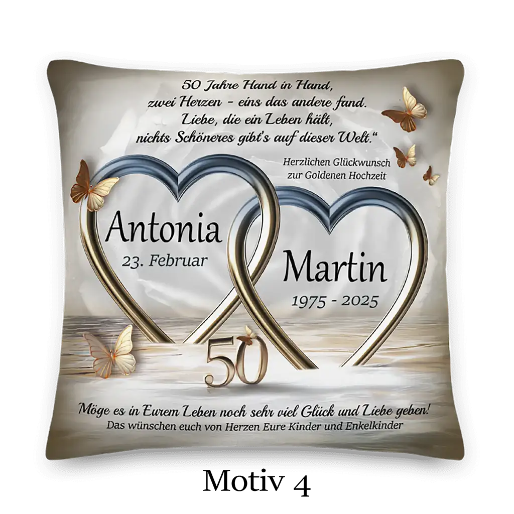 Goldene Hochzeit Kissen mit zwei Herzringen, Schmetterlingen und Jubiläumstext auf cremefarbenem Hintergrund.