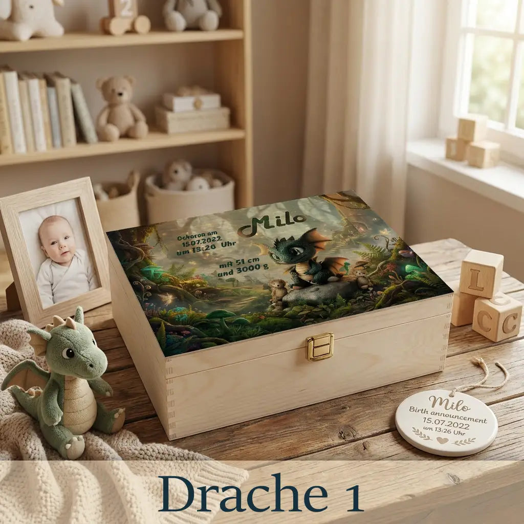Personalisierte Holzbox mit Baby-Drache, Kuscheltieren und Geburtsdaten, Geschenkidee