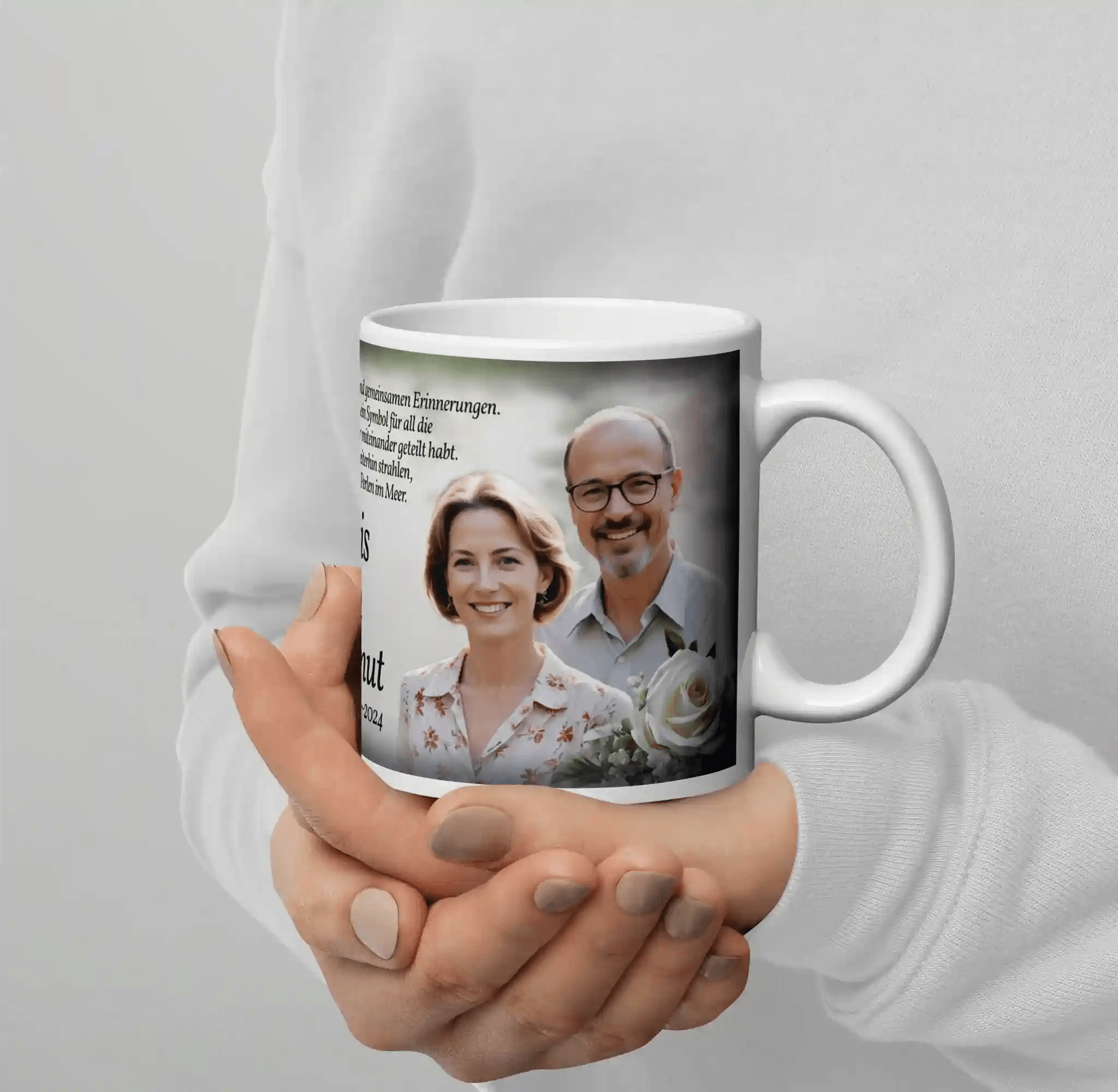 Keramiktasse für goldene Hochzeit mit personalisiertem Jubiläumstext