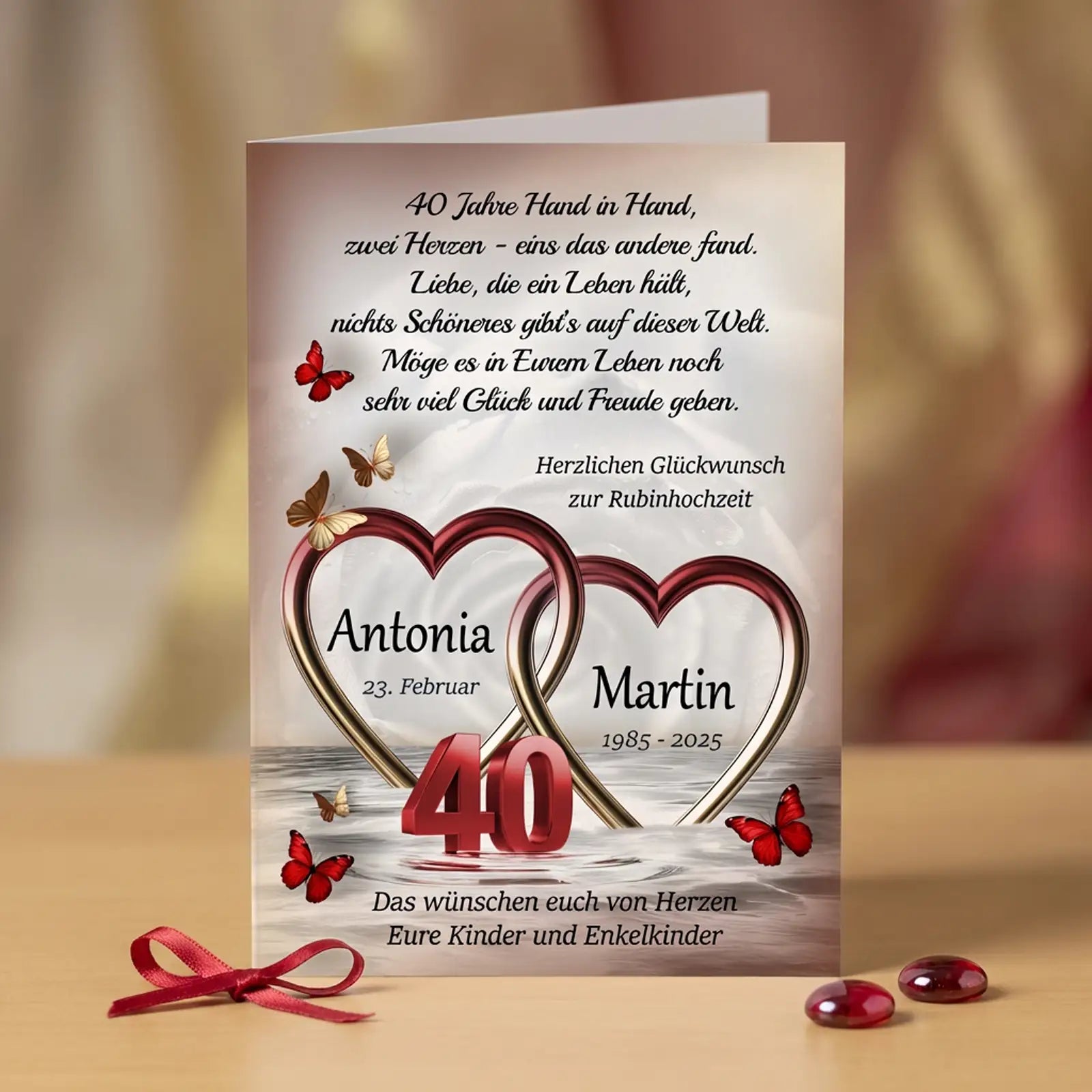 Rubinhochzeit Karte mit verschlungenen Herzen, Schmetterlingen, und mit Namen und Datum personalisiert.
