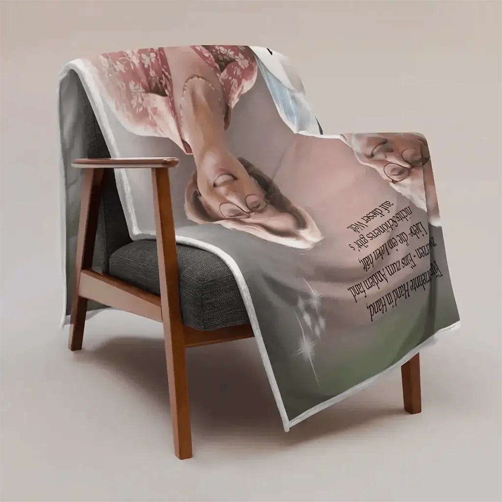 Personalisierte Wolldecke Goldhochzeit mit älterem Paar-Motiv auf Stuhl, Geschenkidee